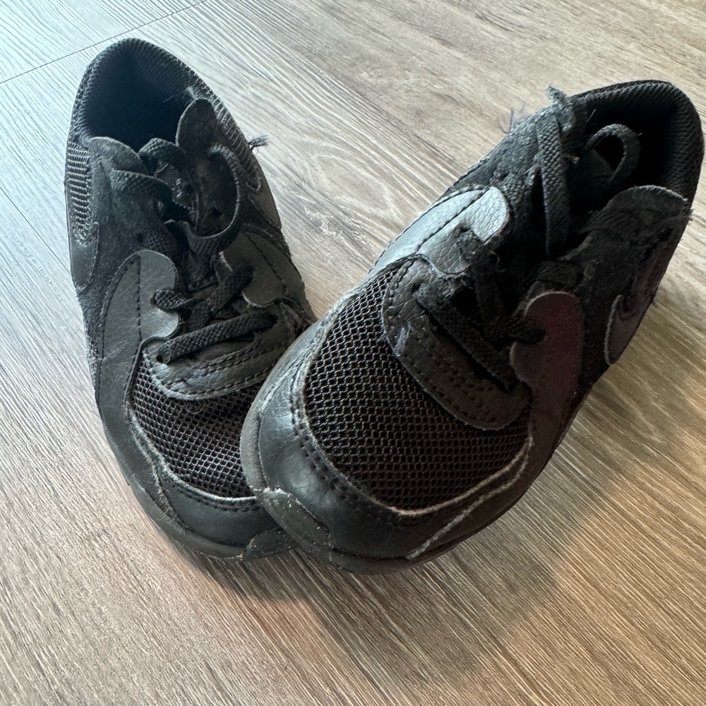 Black Nike Air Max - Size 11 (Little Kid)